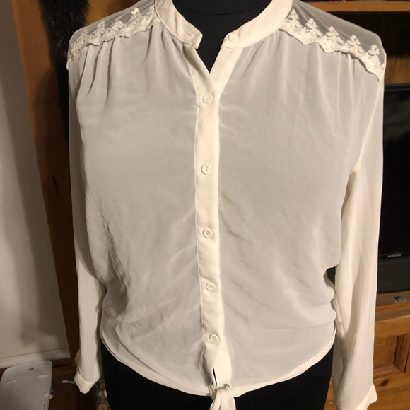 Beautiful Women’s Blouse - Picture 6 of 6